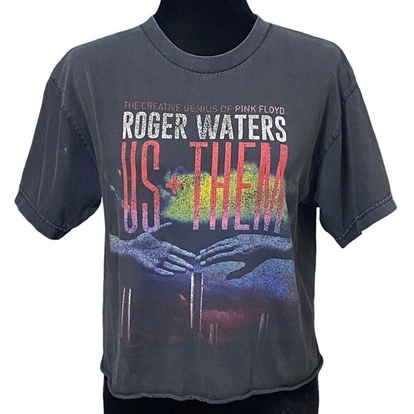Roger Waters 2017 Us + Them Tour Cropped Concert T-Shirt Pink Floyd Small - Picture 1 of 8